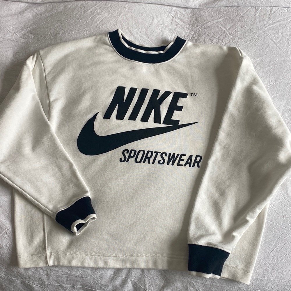 NIKE women’s sweatshirt. XS OFF WHITE